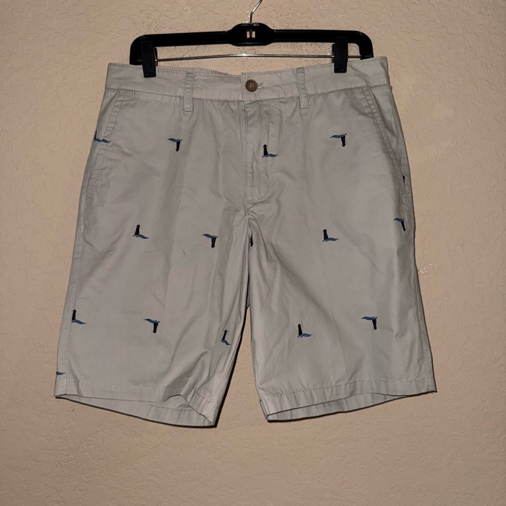 Charleston Threads Light Gray Shorts with Navy Embroidery size 30